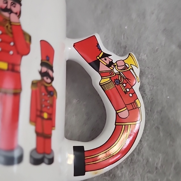 6" Vintage Cast Iron Nutcracker With Present Stocking Holder & 3 1/2 " Mug - Picture 3 of 14